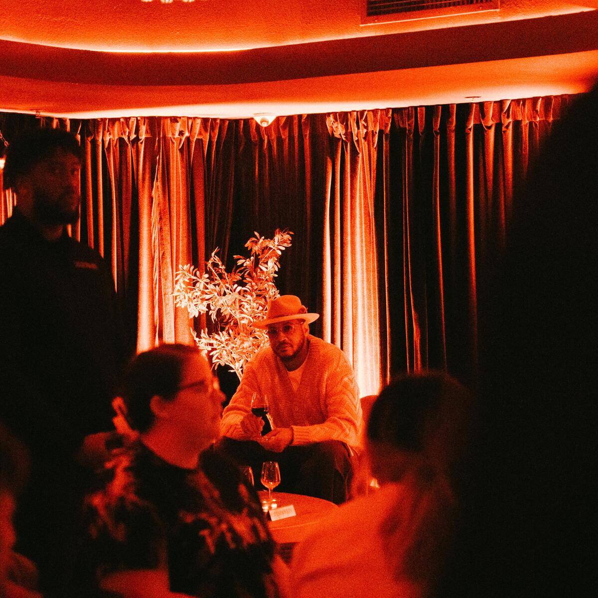 At Delta's reservation only speakeasy for Medallion members at SXSW, members got to enjoy truly exclusive experiences, like a wine experience with NBA legend and entrepreneur Carmelo Anthony and co-founder Asani Swann of VII(N)-The Seventh Estate.