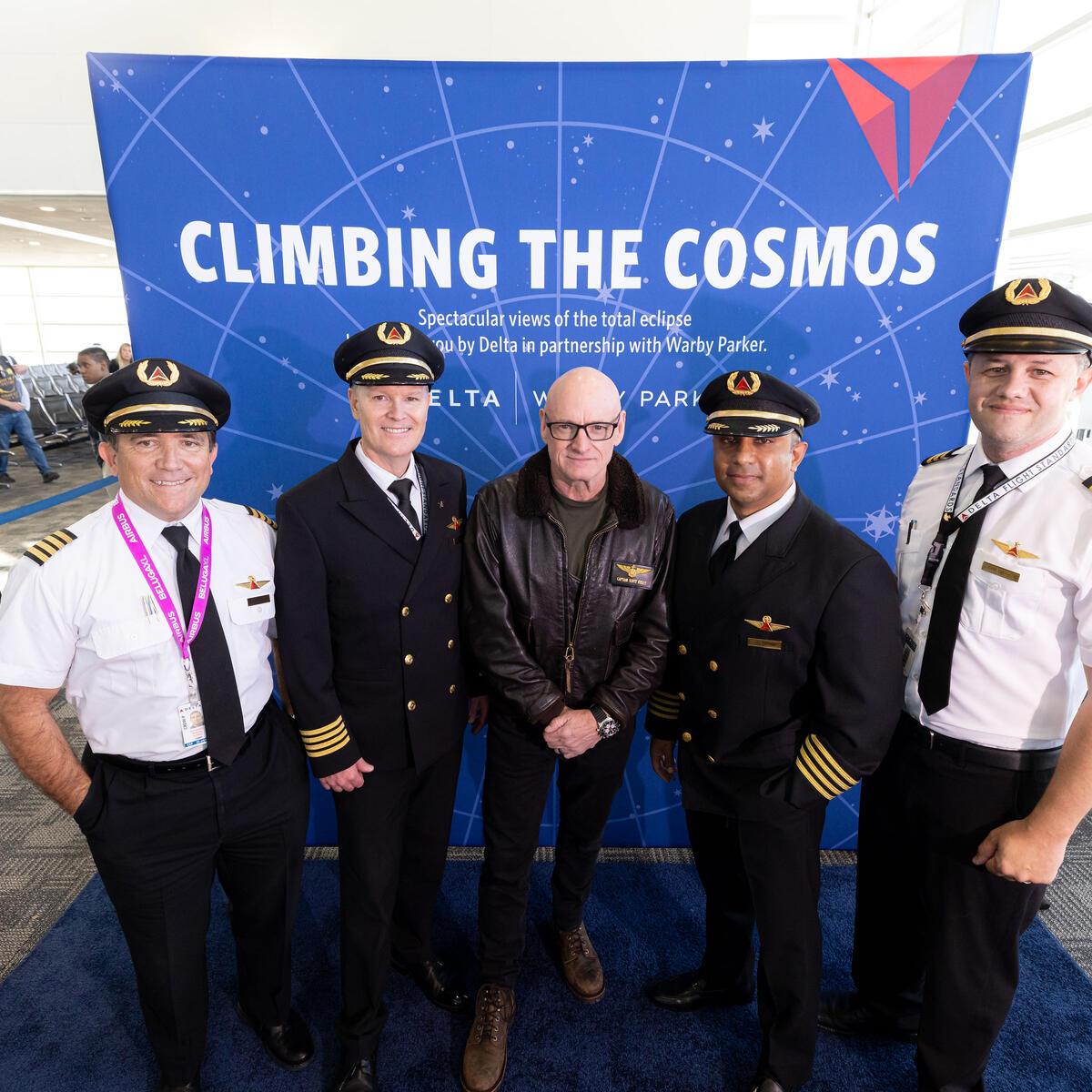 Astronaut Scott Kelly greeted Delta eclipse flight customers and crew upon their arrival to Detroit Metropolitan Wayne County Airport (DTW).