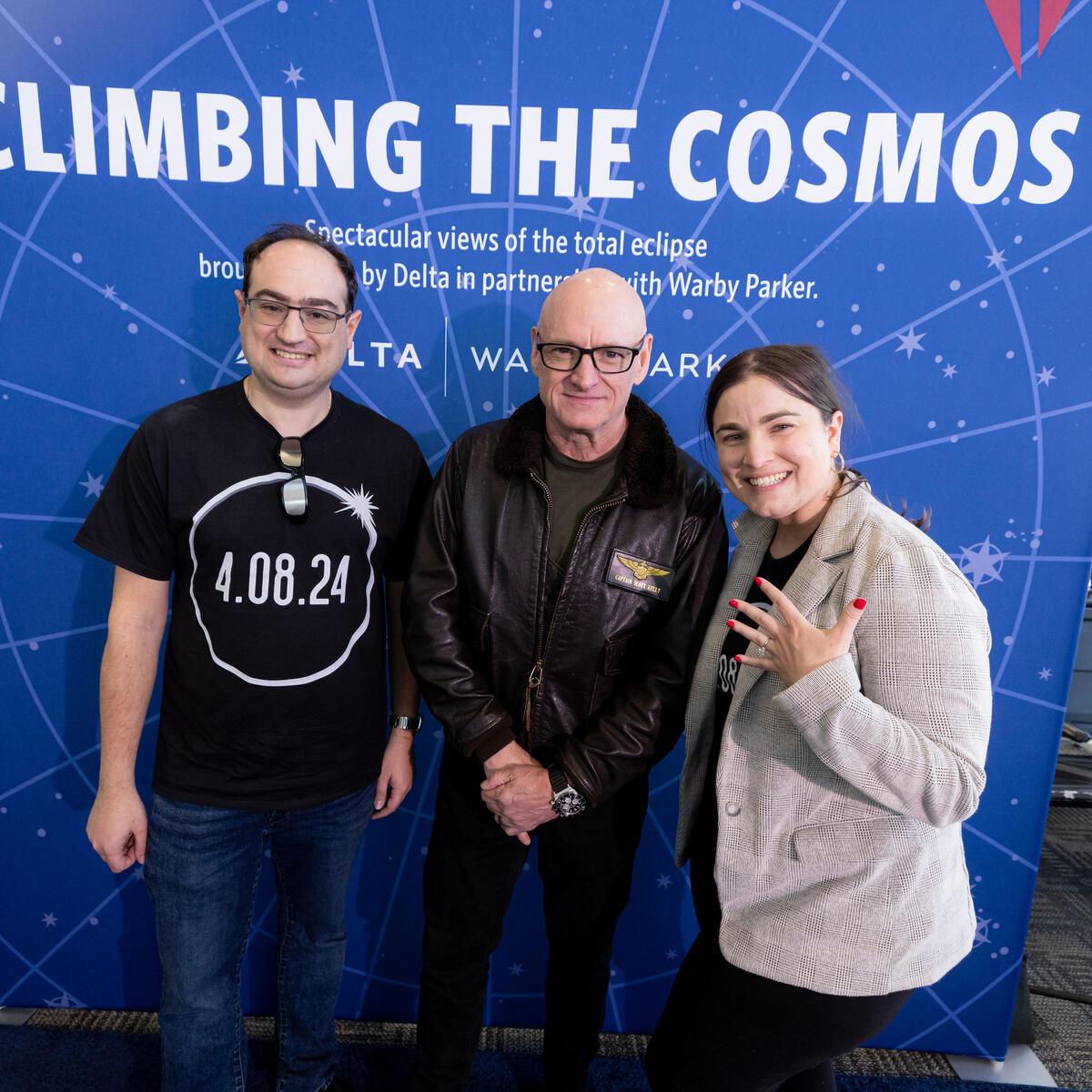 Astronaut Scott Kelly greeted Delta eclipse flight customers and crew upon their arrival to Detroit Metropolitan Wayne County Airport (DTW).