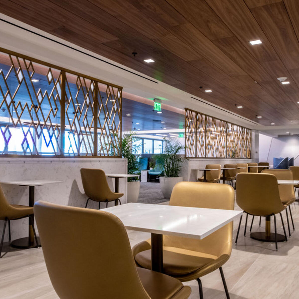 On April 9, Delta Sky Club raised the curtain on its newly expanded Miami lounge. With the addition of nearly 4,000 square feet and 100-plus seats to the Club—a capacity increase of more than 50%— the Club now stands at just over 12,000 total square feet, ready to welcome around 300 guests.