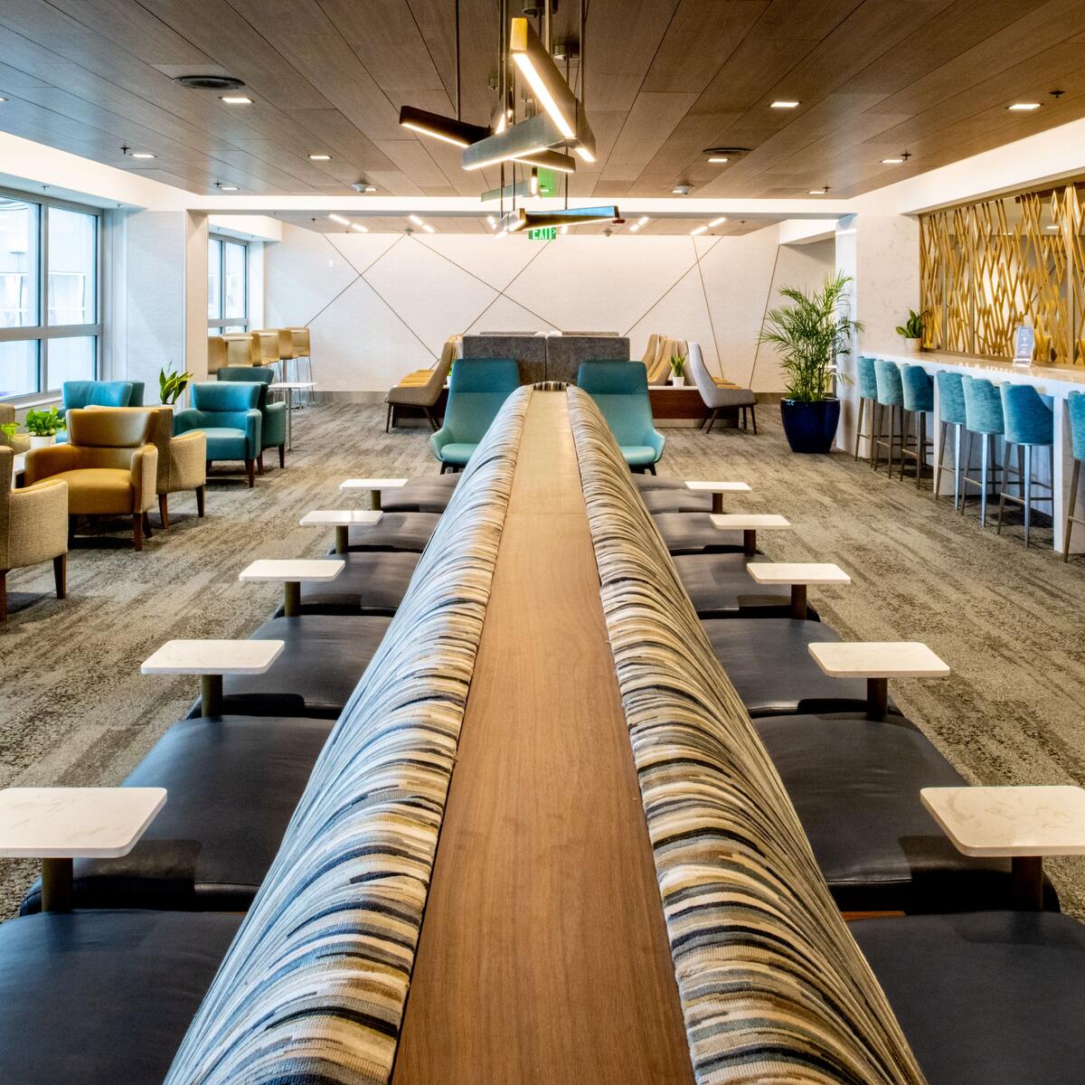 On April 9, Delta Sky Club raised the curtain on its newly expanded Miami lounge. With the addition of nearly 4,000 square feet and 100-plus seats to the Club—a capacity increase of more than 50%— the Club now stands at just over 12,000 total square feet, ready to welcome around 300 guests.
