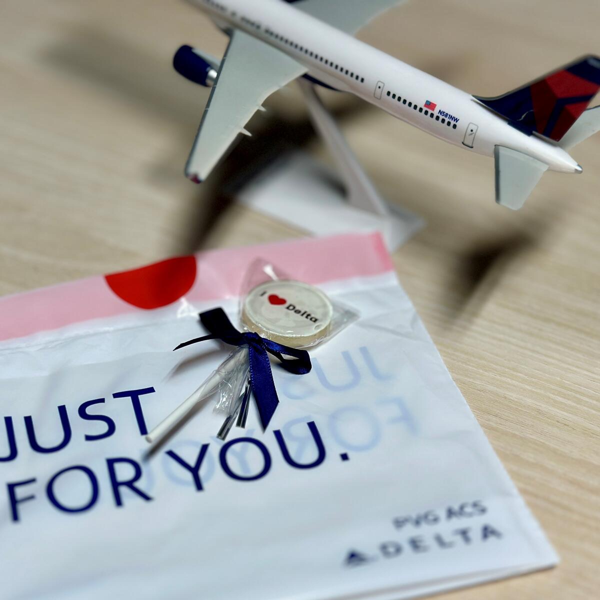 Gift for passengers on PVG-DTW