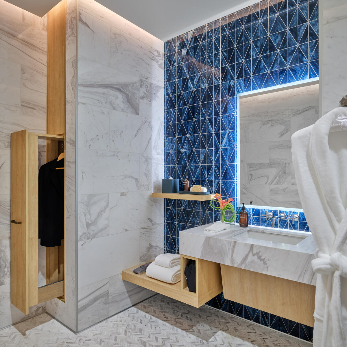 Guests at The Delta Lounge-JFK can freshen up at one of eight well-appointed shower suites, featuring towels, bathrobes and slippers, Grown Alchemist products, and more.&nbsp;