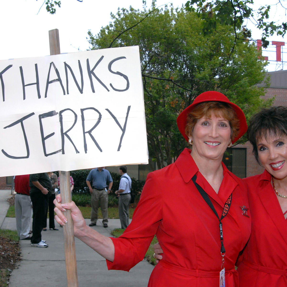 Delta employees made signs for former Delta CEO Jerry Grinstein's last day.
