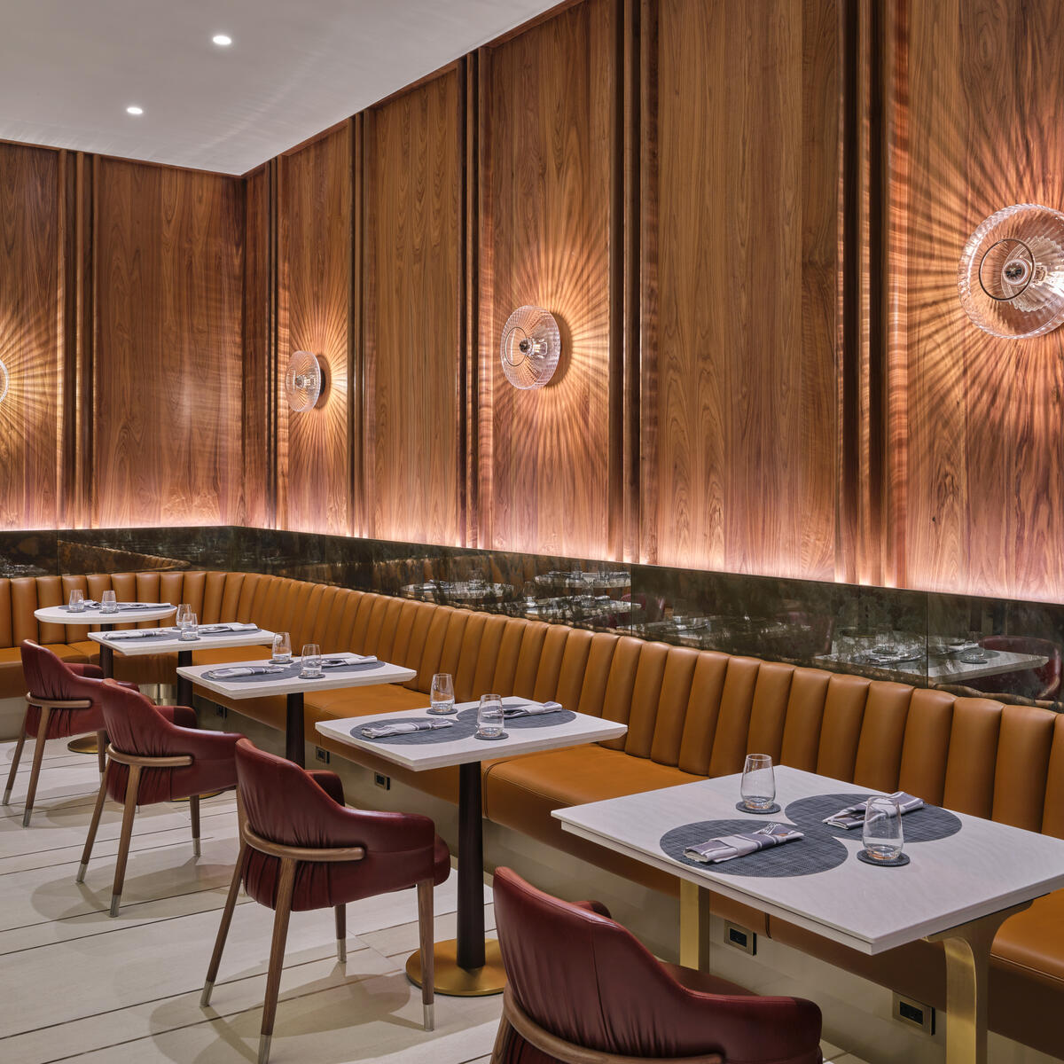 Feature lighting throughout the lounge, like the dramatic wall lighting in the library lounge and dining room, nod to the glamour of old Hollywood.