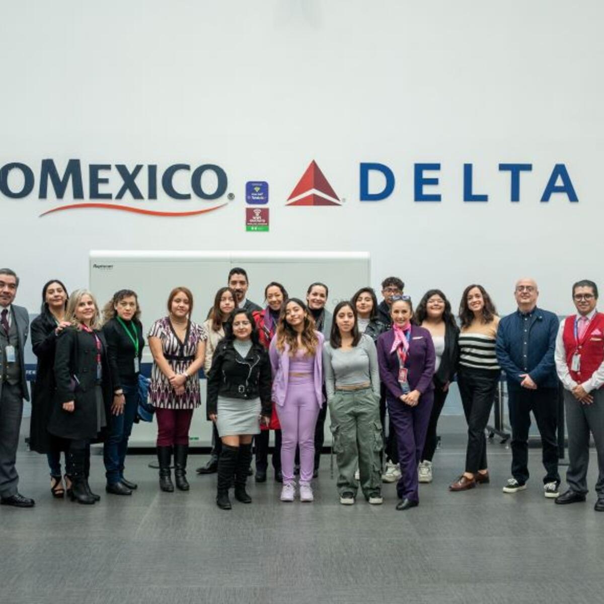 Delta Air Lines and Aeromexico joined forces to offer a transformative experience to eight high school students from Colegio de Bachilleres, Plantel 9 Aragón, through an exclusive Job Shadow Day at Mexico City International Airport.     