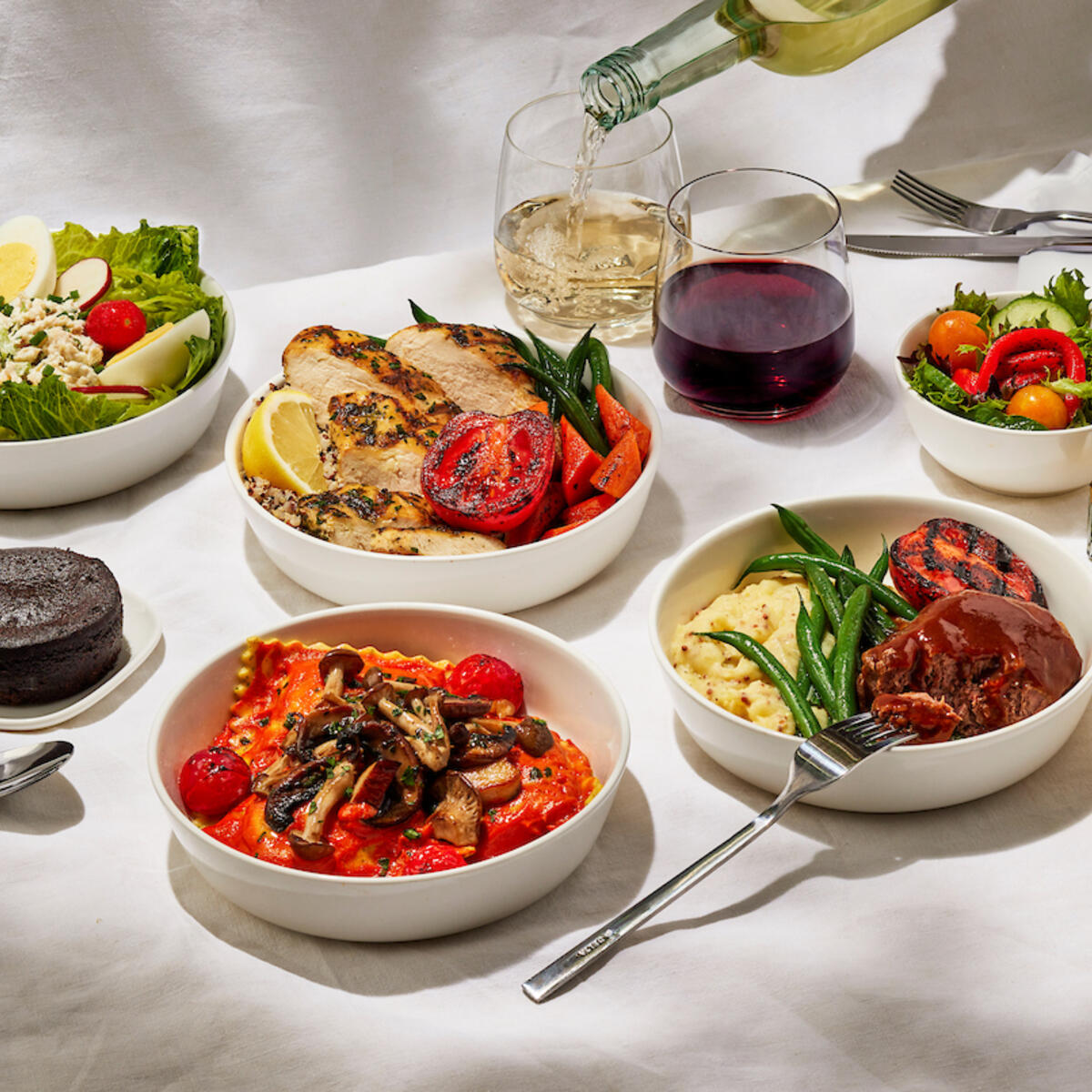 In Q4 2024, Delta is refreshing its one-of-a-kind seasonal wine program and adding new delicious snacks and meals designed in partnership with award-winning chefs.  
