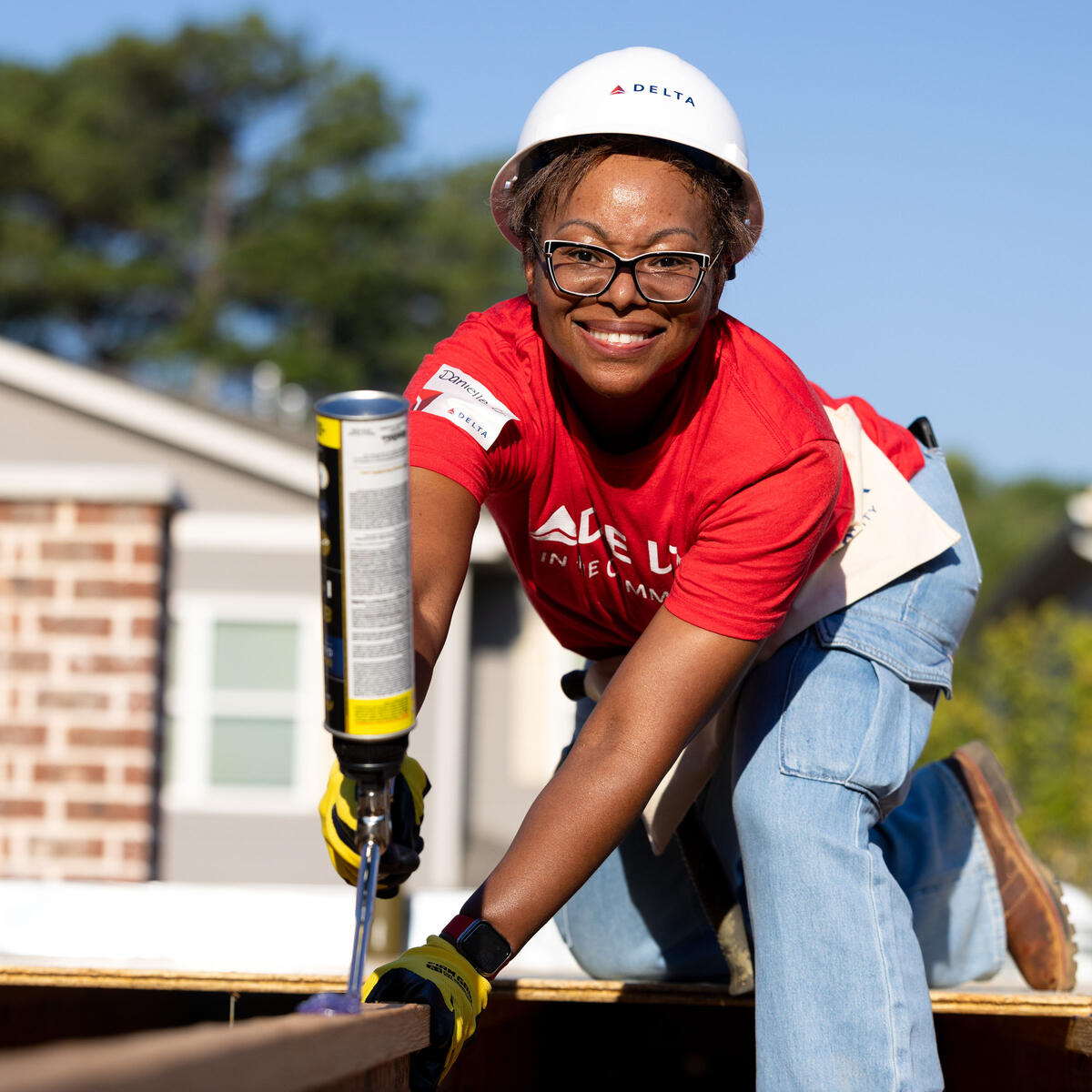 Delta employee volunteer works at a Habitat for Humanity build.