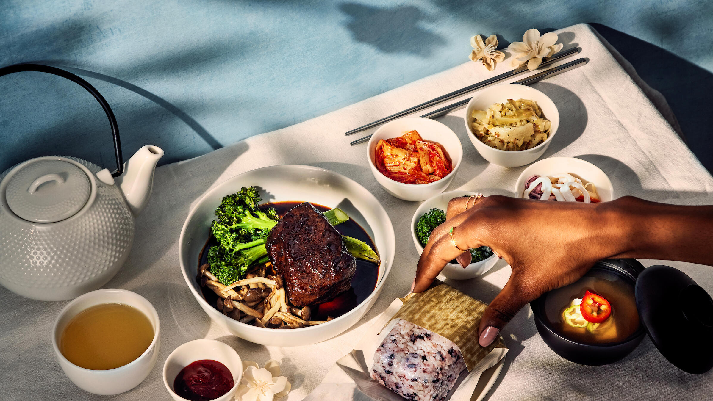 As of December 2023, Delta One customers flying to Incheon from the U.S. can enjoy hearty offerings like Korean braised beef short rib with mixed rice, mushroom, broccoli and sweet soy sauce; kimchee; doenjang soup with soybean paste; vegetarian bao bun with curried potato salad and pickled cucumbers; and more. 