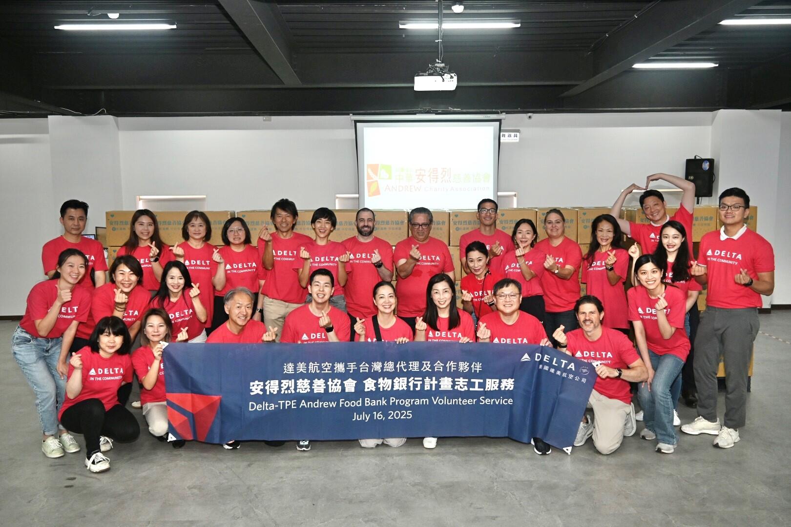 Taipei volunteers at Food Bank