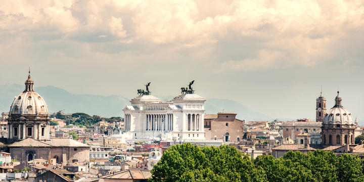 Vista de Roma, Itália para o Monumento de Vittorio Emanuele II.