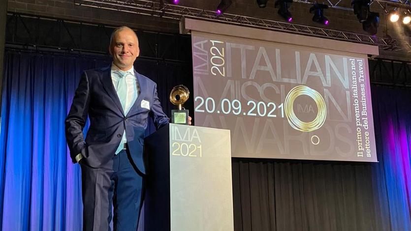Delta accepts its Italian Mission Award.