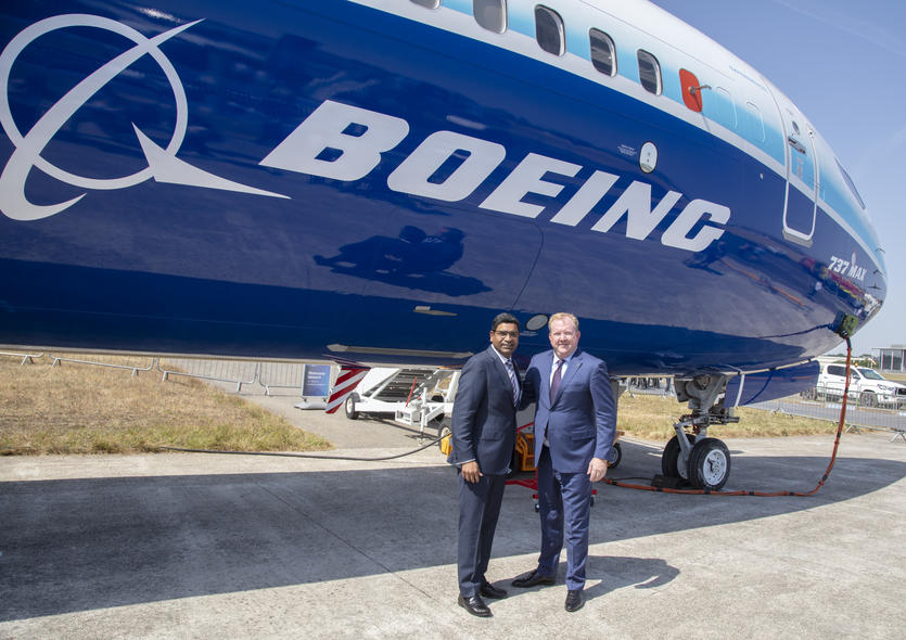 Delta Senior Vice President of Fleet & TechOps Supply Chain Mahendra Nair and President and CEO of Boeing Commercial Airplanes Stan Deal at the Farnborough International Air Show 2022.