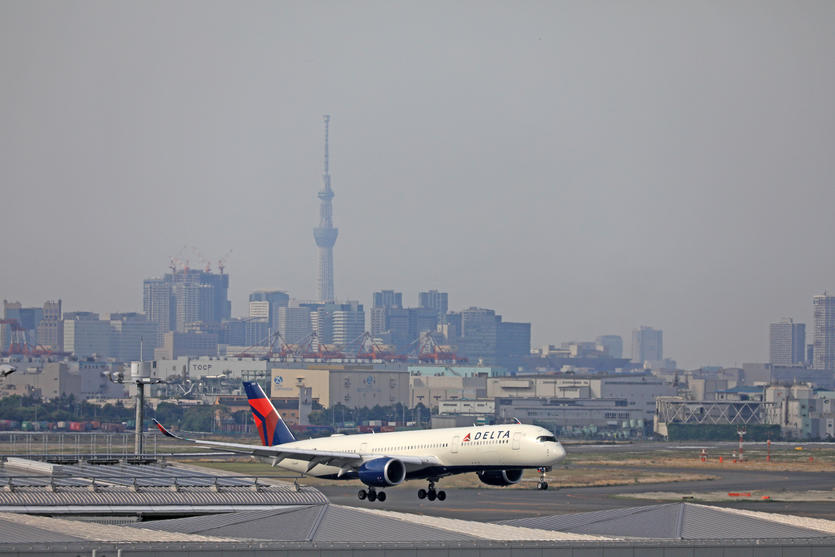 Delta Air Lines plane at Haneda in 2022