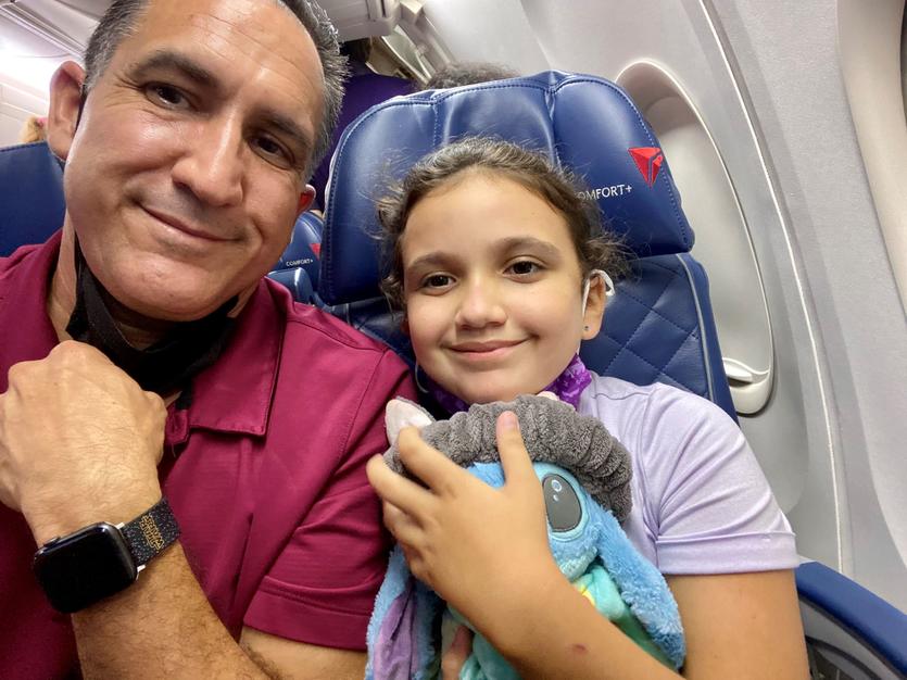 Eric Hanson with his daughter, Bella, on a Delta flight.