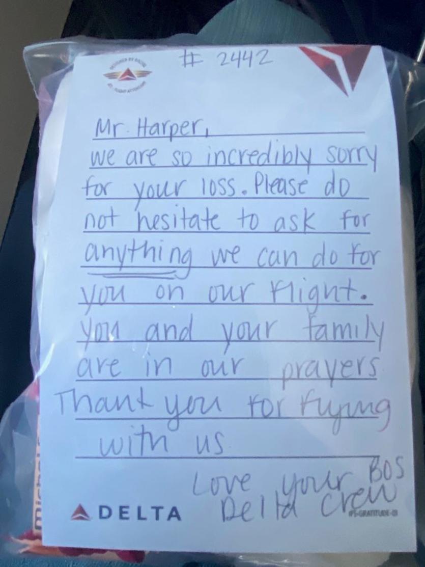 Flight leader Alex Maysonet gave Delta customer Jeff Harper a care package with a thoughtful note inside as he was grieving the loss of his sister.
