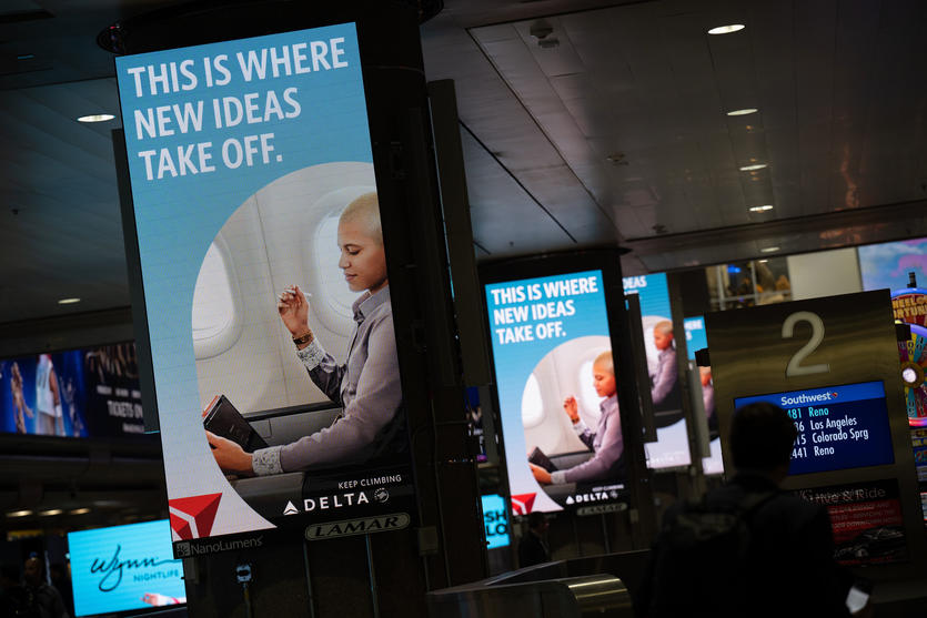 Digital Delta signs welcome customers to Las Vegas at Las Vegas' Harry Reid International Airport (LAS) baggage claim.