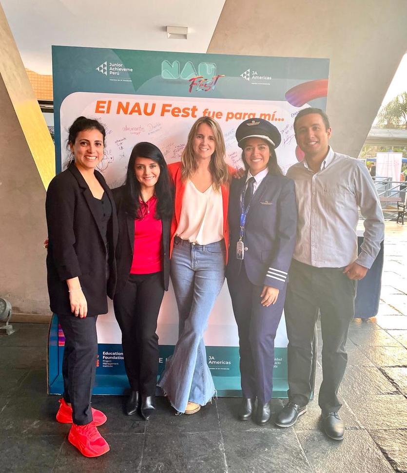 On Sept. 1, Delia Ortega Valderrama, Country Sales Manager – Peru for Delta, and Yessica García, pilot for LATAM Airlines, spoke with 200 students at Junior Achievement Peru’s NAU Fest career exploration event. 