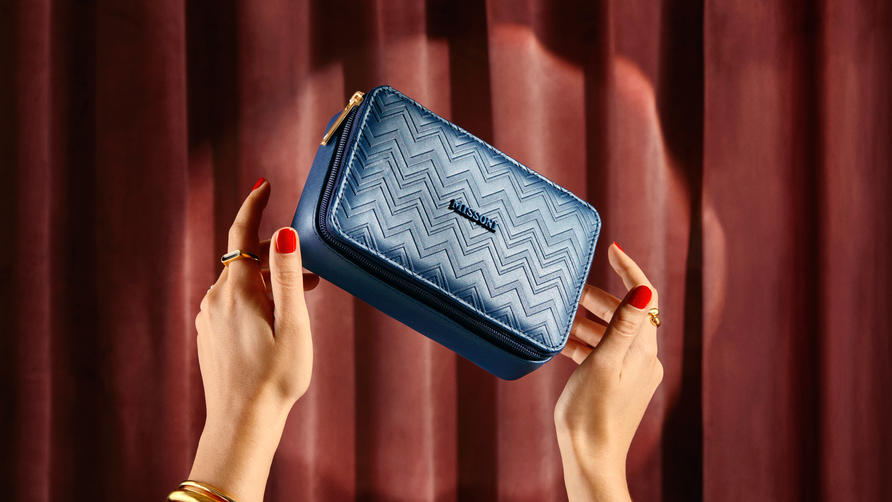 Delta and Missoni – a brand known for its creative use of colors and patterns – have elevated Delta One with a new customer amenity kit, which features Missoni's signature textured zigzag pattern on the exterior of the bag. 
