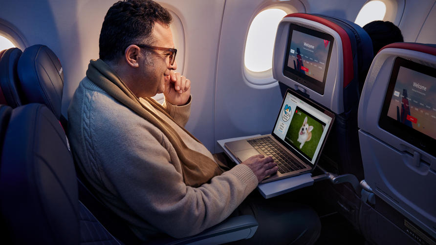 A customer enjoys surfing the web using Delta's fast, free Wi-Fi powered by T-Mobile.