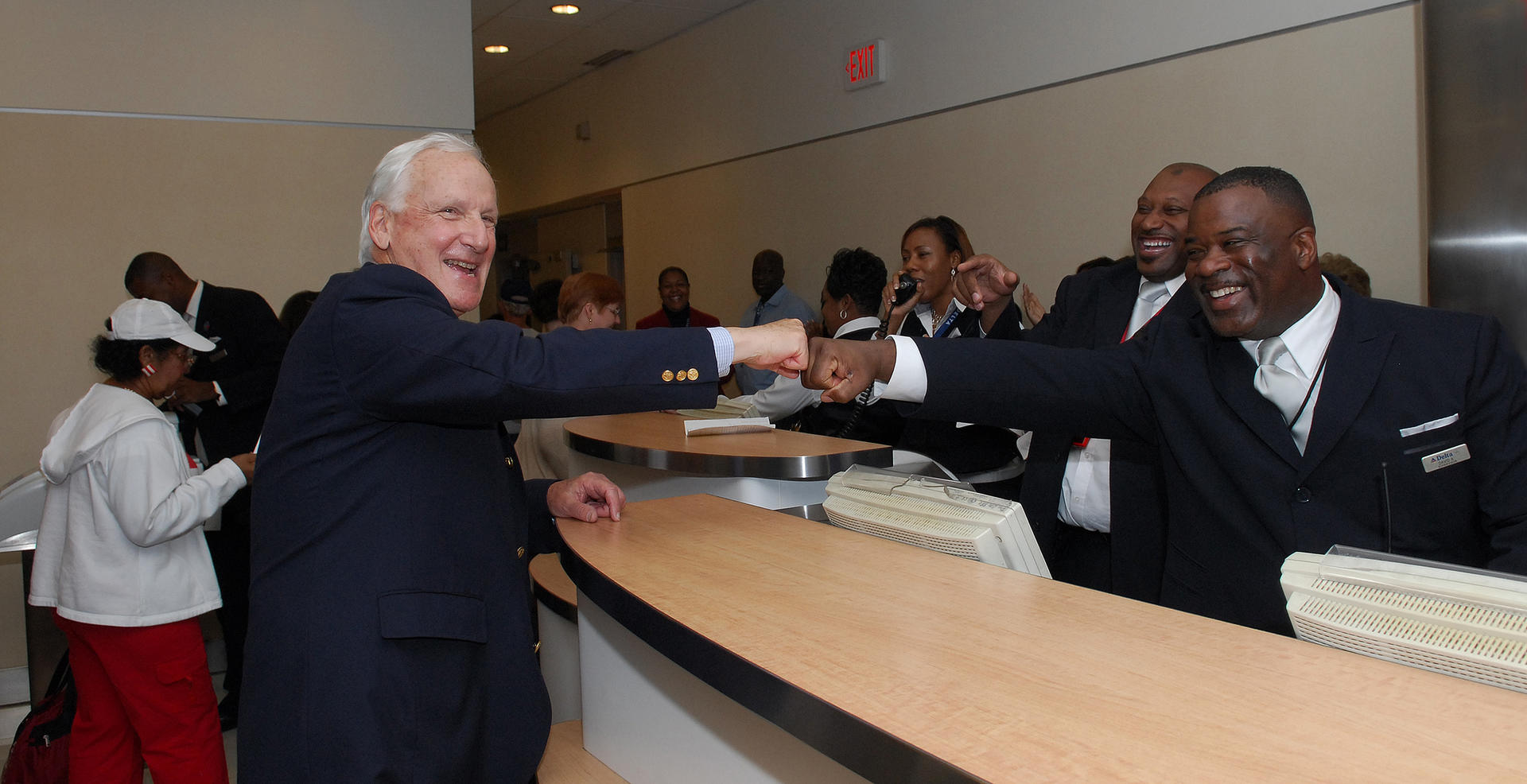 Former Delta CEO Jerry Grinstein bumps fists with Delta Gate Agents.