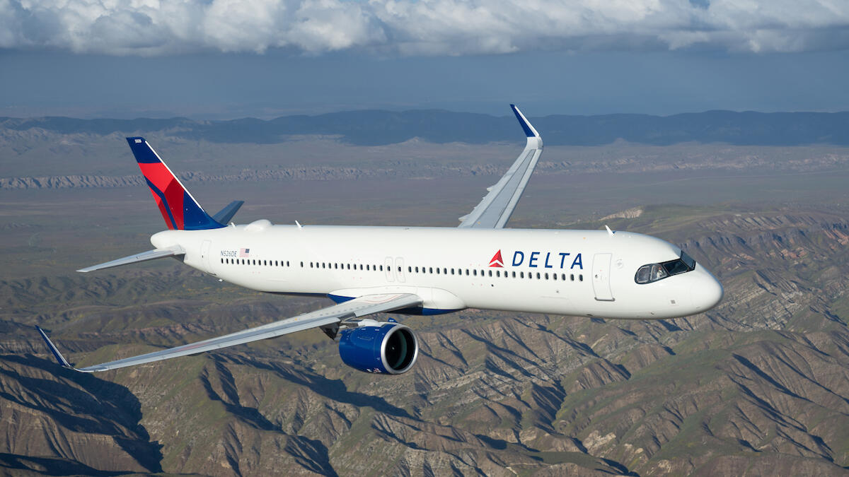 Delta　デルタ航空　52×46 デルタ航空、フォーブス・トラベルガイドにより2年連続で米国で最も