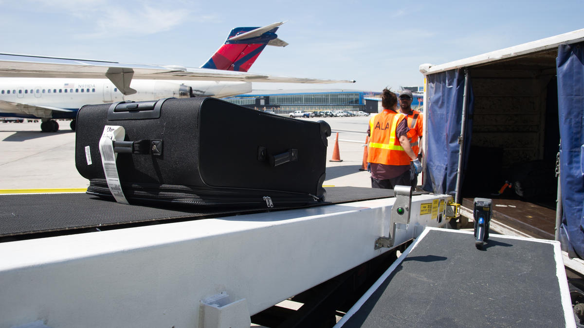 Delta outlet baggage tracking