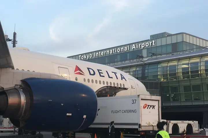 Boeing 777 in Tokyo