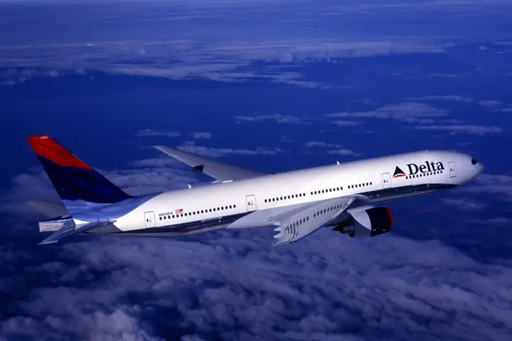 Boeing 777 in wavy livery