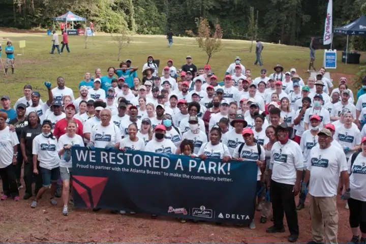 In celebration of Hank Aaron Weekend, Delta employees partnered with the Atlanta Braves to restore a historic ballfield in Bush Mountain, one of the oldest Black communities in Atlanta’s historic Westside neighborhood. 