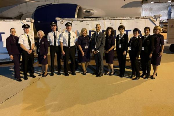 Capt. Thomas Pelczynski and Joan Crandall with the entire flight crew.