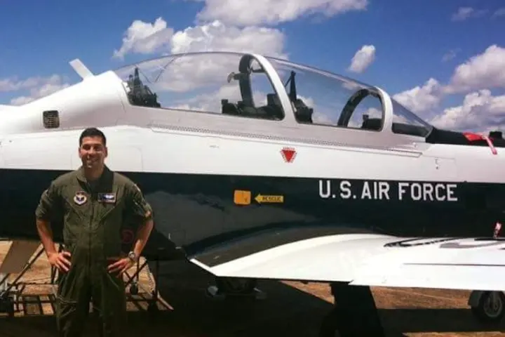 Delta pilot Mike Farinas during his time in the Air Force.