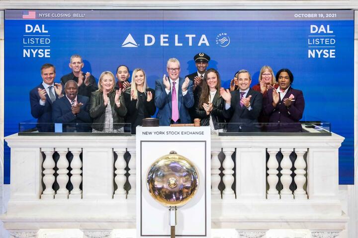 Ed Bastian is joined by Delta employees at the NYSE.