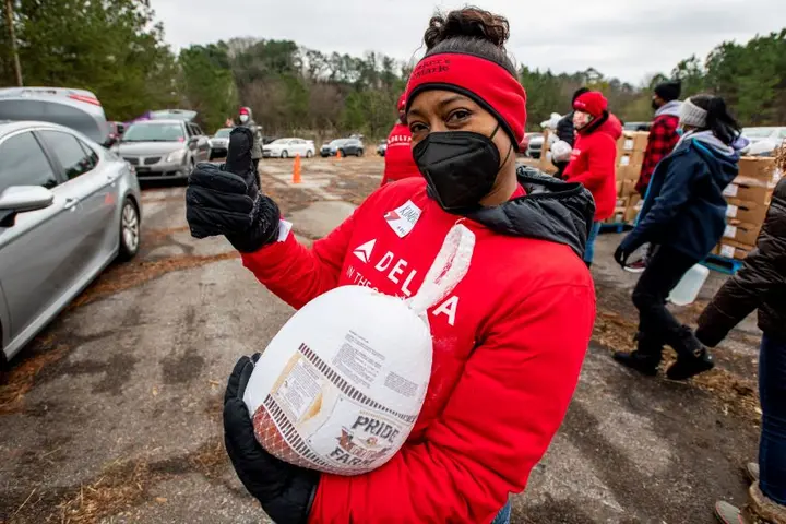 Delta employees volunteer at the recent Hosea Helps event.