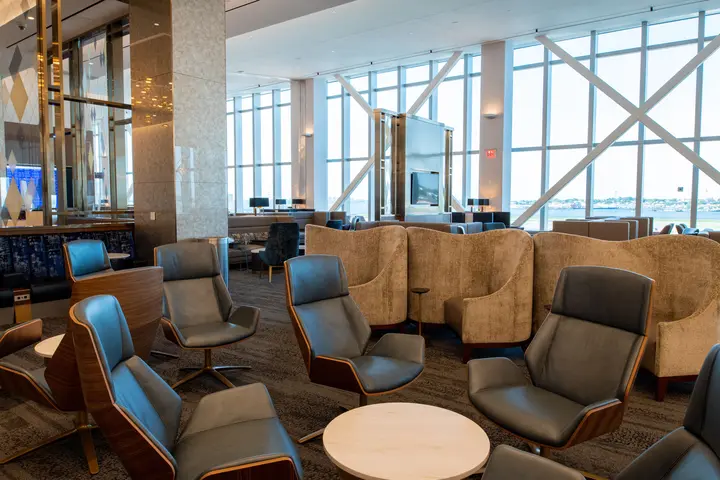 LaGuardia Airport (LGA)