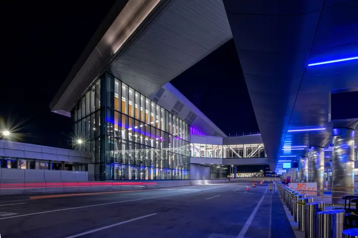 LaGuardia Airport (LGA)