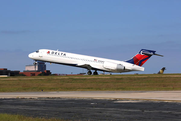Boeing 717-200 aircraft departing