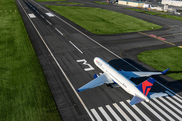 767-300 on the runway