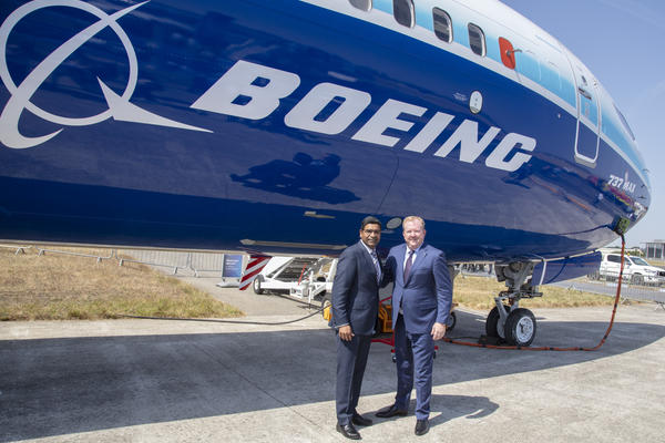 Delta Senior Vice President of Fleet & TechOps Supply Chain Mahendra Nair and President and CEO of Boeing Commercial Airplanes Stan Deal at the Farnborough International Air Show 2022.