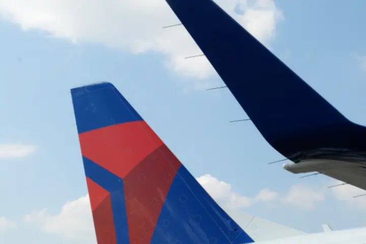 ERJ-175 tails
