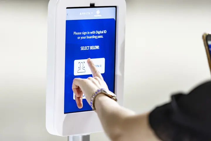 Female customer using Parallel Reality screen to check-in