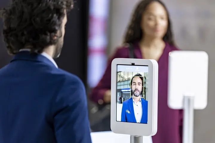 Male customer using Parallel Reality screen to check-in