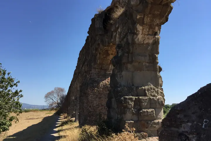 The Parco degli Acquedotti is a quiet and serene place to escape the hustle of Rome, immerse in history and reflect on your trip.