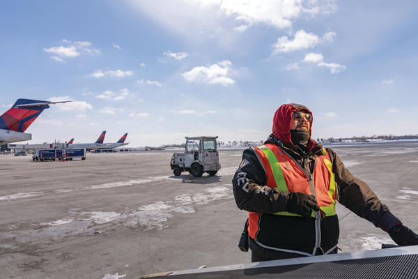 A Delta Aircraft Load Agent works in winter conditions at Minneapolis-St. Paul International Airport (MSP).