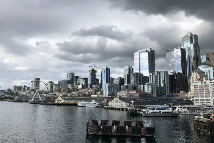 The skyline of Seattle, a busy city nestled between two seemingly infinite mountain ranges, surrounded by more than 50 hiking trails and unforgettable views.