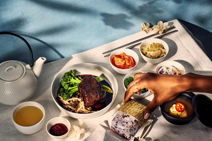 As of December 2023, Delta One customers flying to Incheon from the U.S. can enjoy hearty offerings like Korean braised beef short rib with mixed rice, mushroom, broccoli and sweet soy sauce; kimchee; doenjang soup with soybean paste; vegetarian bao bun with curried potato salad and pickled cucumbers; and more. 