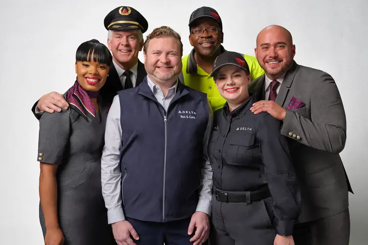 A group shot of Delta frontline employees
