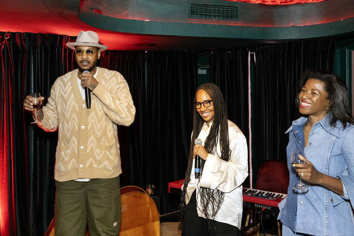 At Delta's reservation only speakeasy for Medallion members at SXSW, members got to enjoy truly exclusive experiences, like a wine experience with NBA legend and entrepreneur Carmelo Anthony and co-founder Asani Swann of VII(N)-The Seventh Estate.