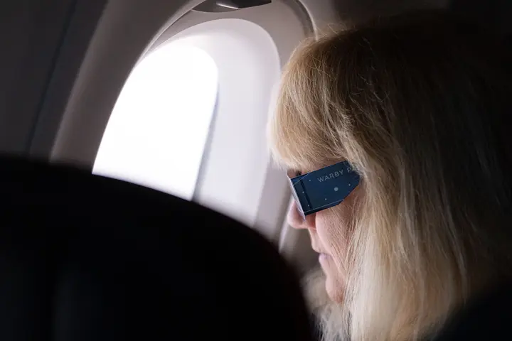 Customers on board DL 1010 from Dallas Fort Worth International Airport (DTW) to Detroit Wayne County Metropolitan Airport (DFW) view the solar eclipse.