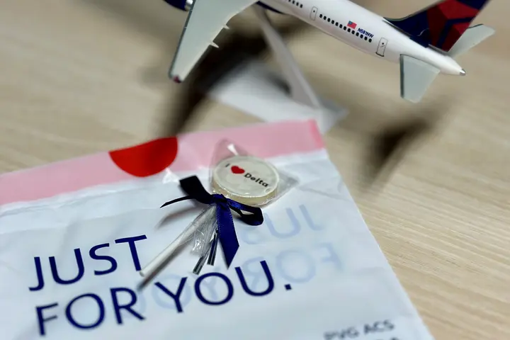 Gift for passengers on PVG-DTW